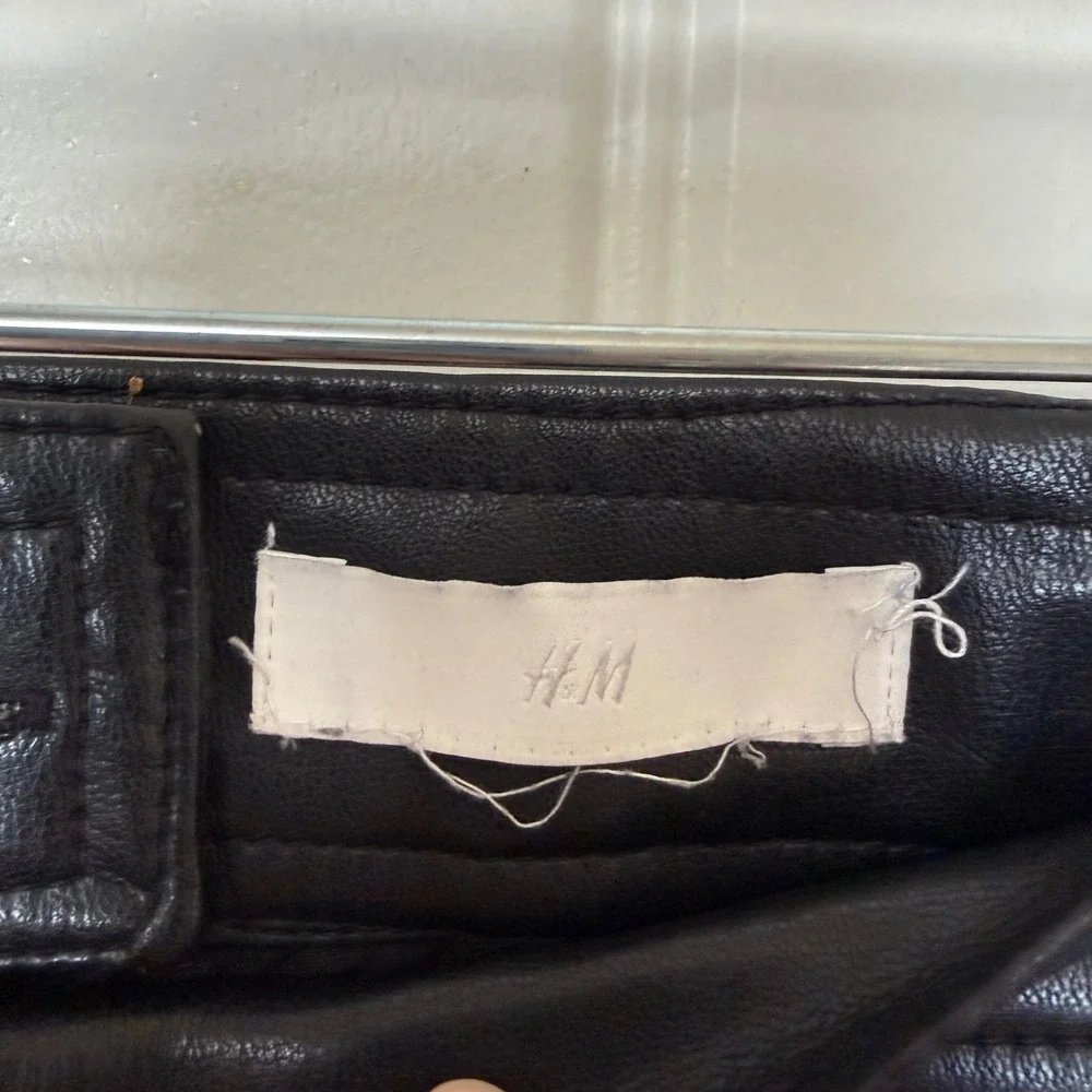 H&M Faux‎ Leather Mini Skirt Women Size 4 Black Excellent Pockets Edgy 07912930